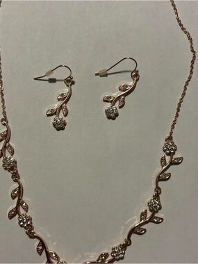 Rose Gold Floral Leaf Necklace and Earrings Set
